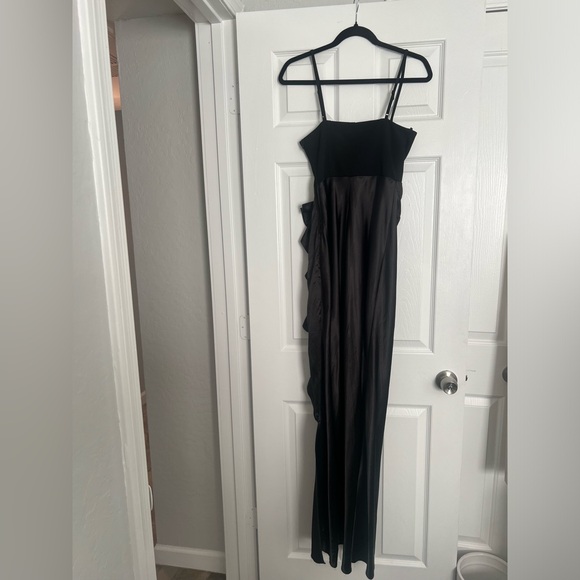 Elegant dress for special occasion! - Picture 3 of 3